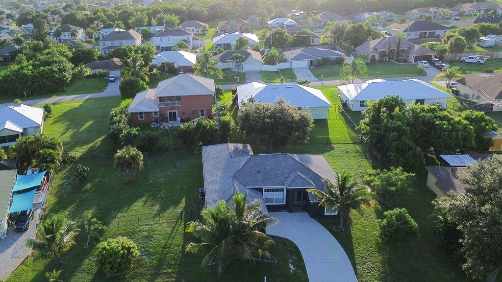 Active With Contract: $479,000 (4 beds, 2 baths, 2287 Square Feet)