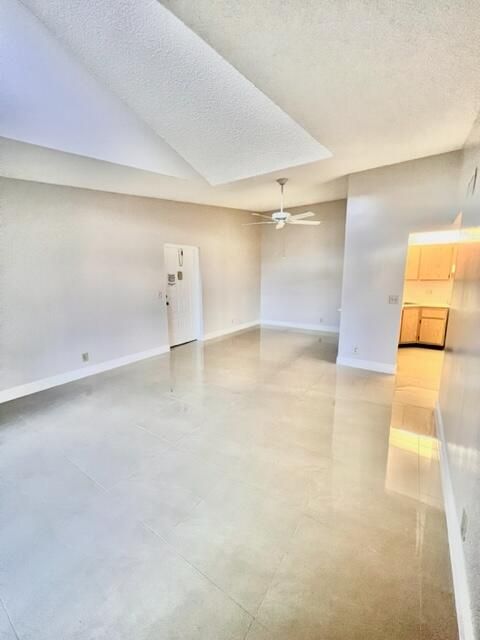 Active With Contract: $1,900 (2 beds, 2 baths, 1005 Square Feet)