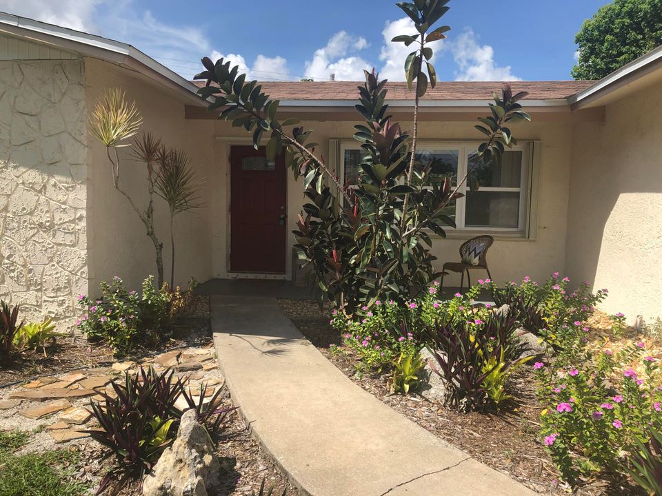 For Rent: $2,850 (3 beds, 2 baths, 1562 Square Feet)