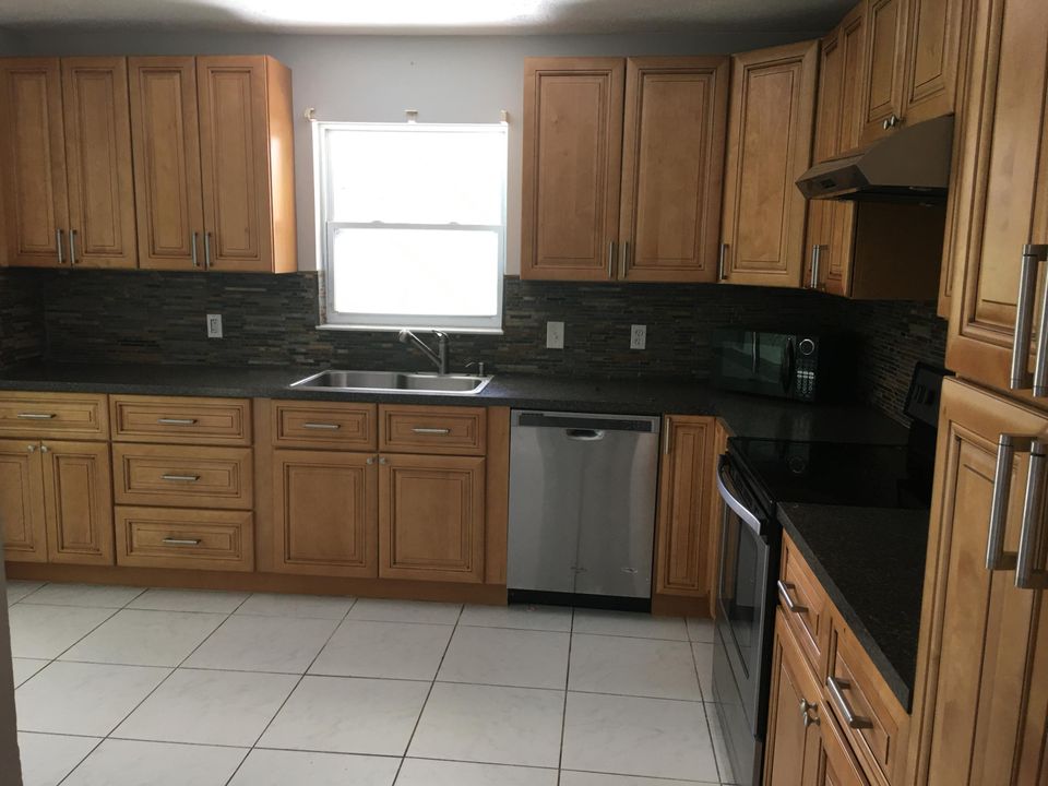 For Rent: $2,850 (3 beds, 2 baths, 1562 Square Feet)