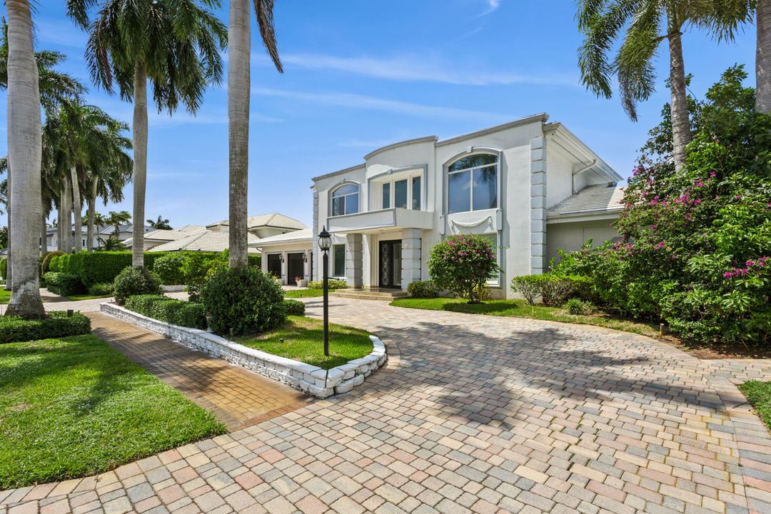 For Sale: $3,495,000 (6 beds, 6 baths, 6174 Square Feet)