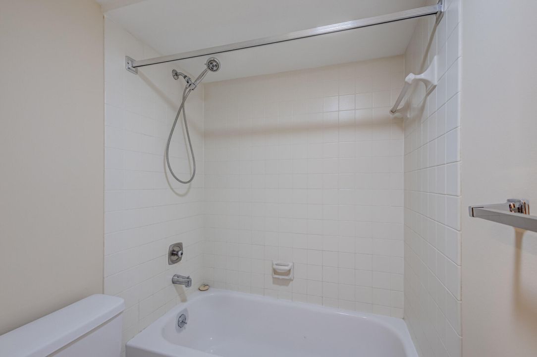 Active With Contract: $2,800 (2 beds, 2 baths, 1488 Square Feet)