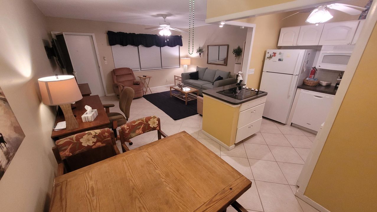 Active With Contract: $149,900 (1 beds, 1 baths, 570 Square Feet)