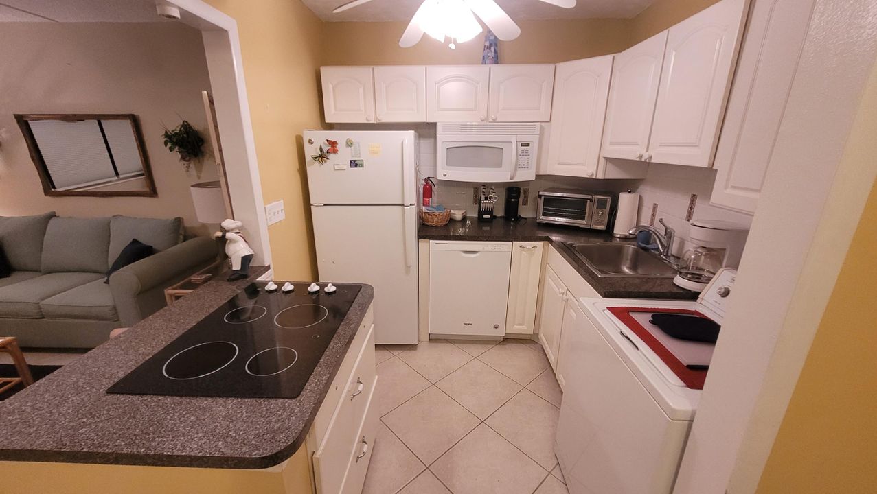 Active With Contract: $149,900 (1 beds, 1 baths, 570 Square Feet)