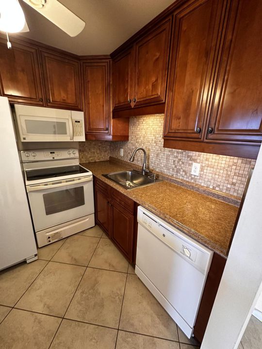 For Sale: $105,000 (1 beds, 1 baths, 700 Square Feet)