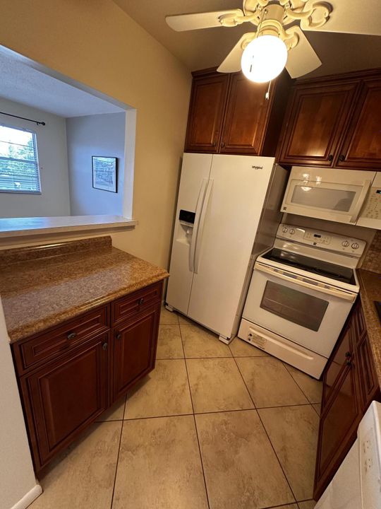 For Sale: $105,000 (1 beds, 1 baths, 700 Square Feet)