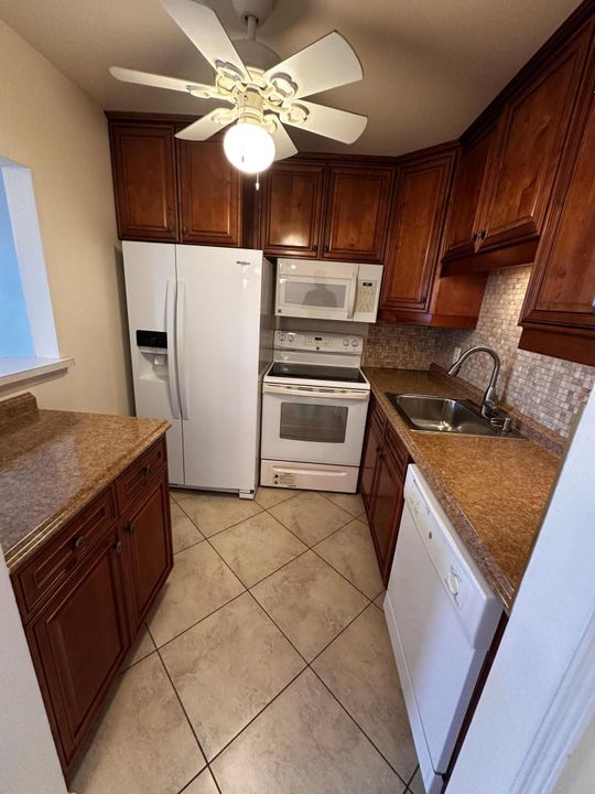 For Sale: $105,000 (1 beds, 1 baths, 700 Square Feet)