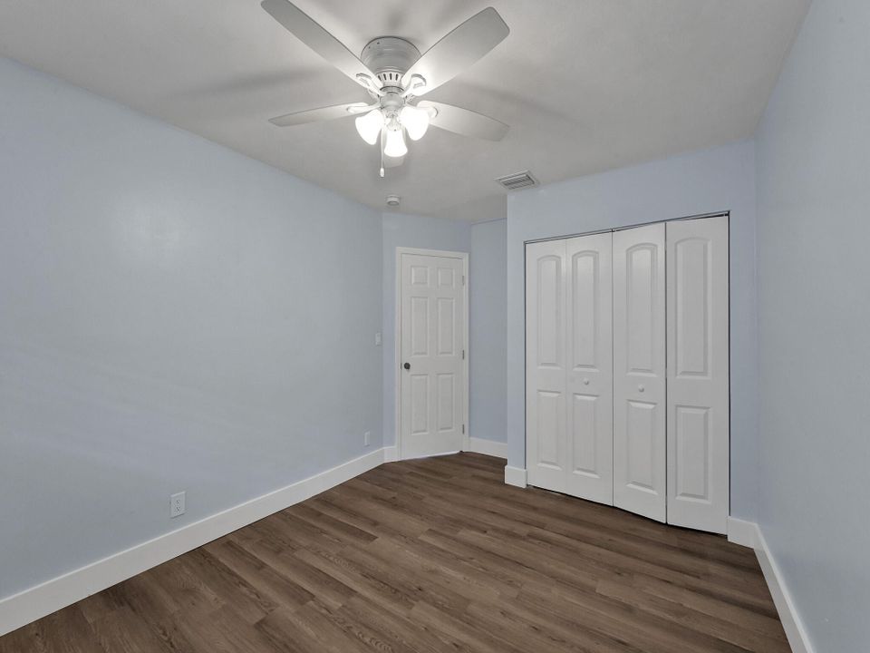 Active With Contract: $1,800 (1 beds, 1 baths, 700 Square Feet)