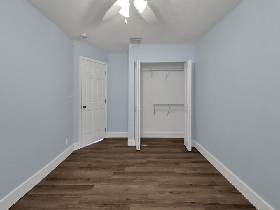 Active With Contract: $1,800 (1 beds, 1 baths, 700 Square Feet)