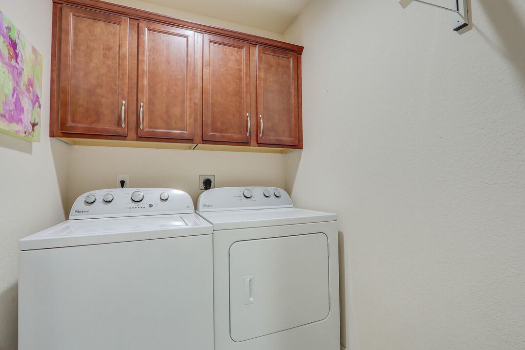 For Sale: $214,900 (2 beds, 2 baths, 1627 Square Feet)