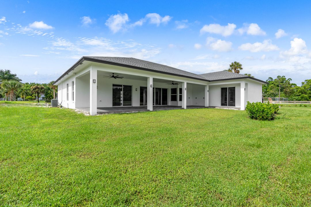 Active With Contract: $999,000 (5 beds, 4 baths, 3126 Square Feet)