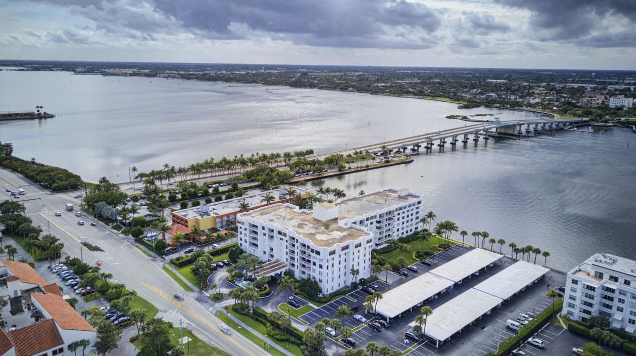 For Sale: $1,275,000 (3 beds, 2 baths, 1578 Square Feet)