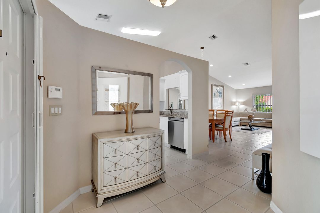 Active With Contract: $389,000 (2 beds, 2 baths, 1378 Square Feet)