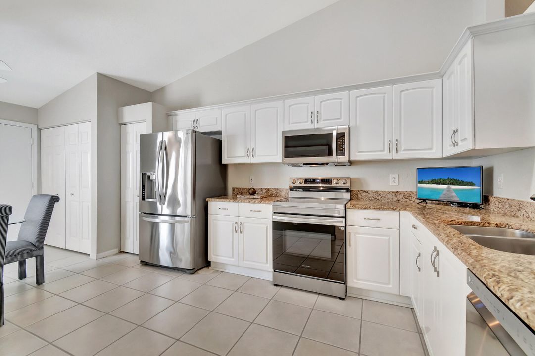 Active With Contract: $389,000 (2 beds, 2 baths, 1378 Square Feet)