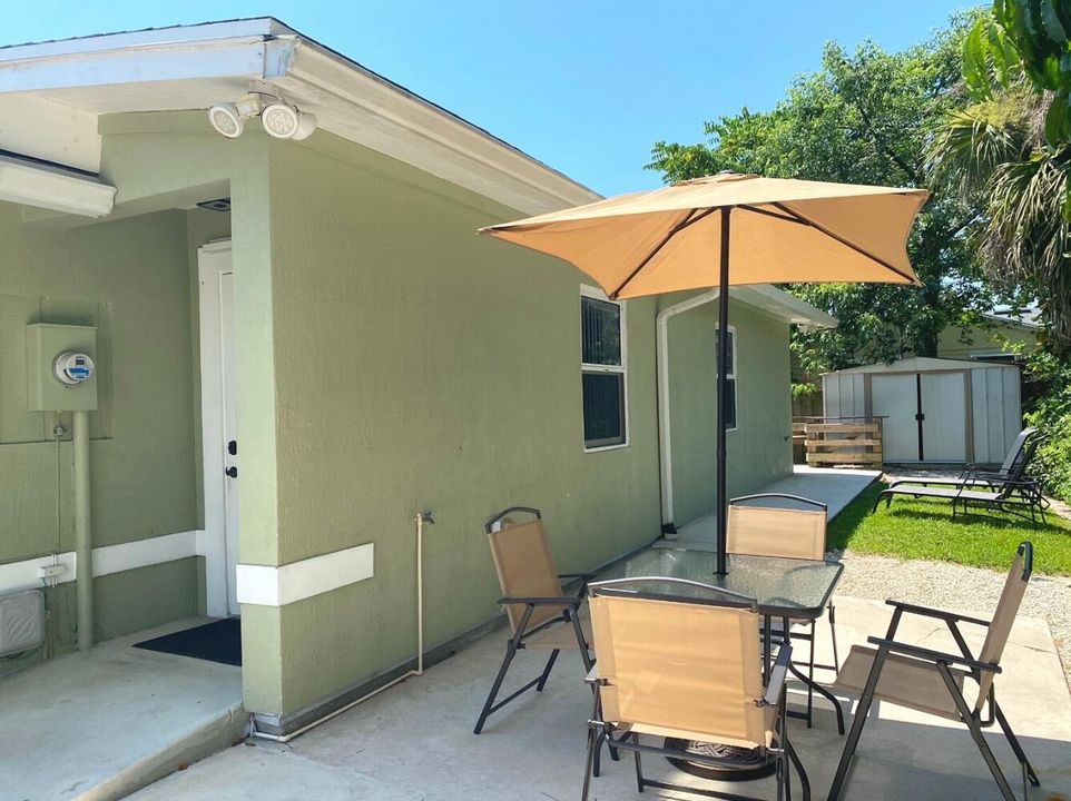 For Rent: $2,400 (1 beds, 1 baths, 700 Square Feet)