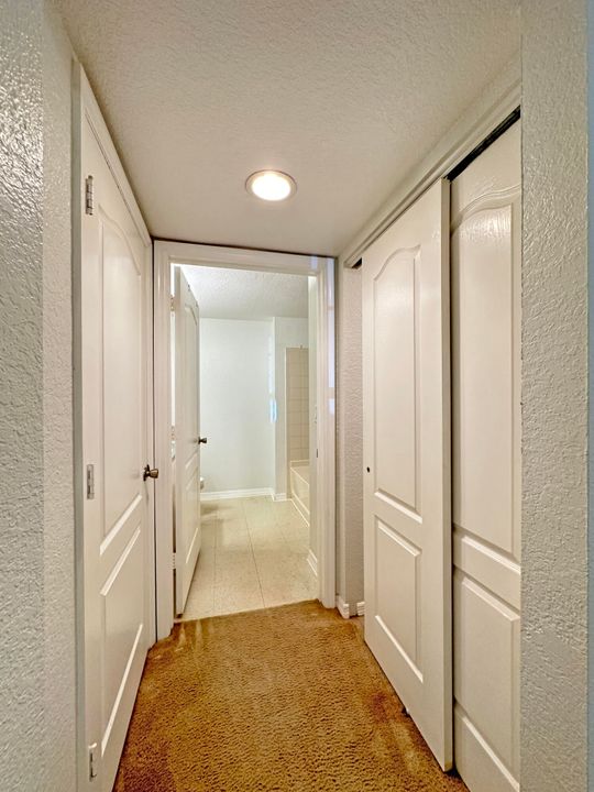 Active With Contract: $1,550 (1 beds, 1 baths, 752 Square Feet)