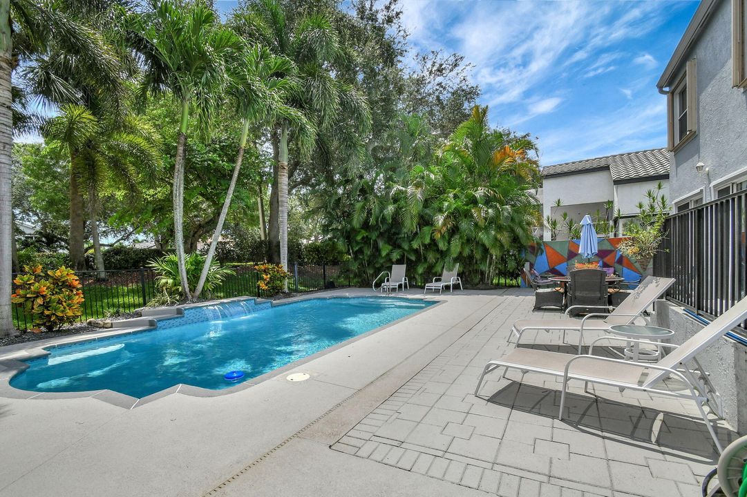 Active With Contract: $650,000 (4 beds, 3 baths, 2714 Square Feet)