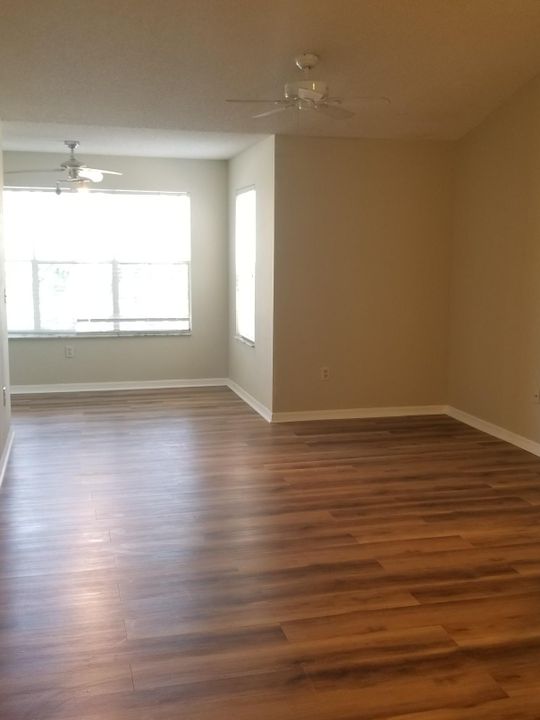 Active With Contract: $175,000 (2 beds, 1 baths, 909 Square Feet)