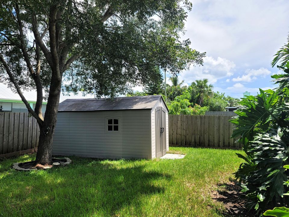 Active With Contract: $2,500 (4 beds, 2 baths, 2055 Square Feet)