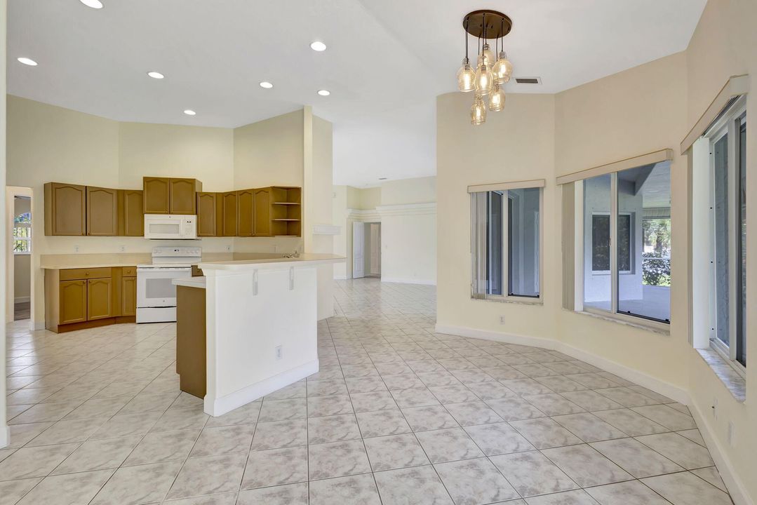 Active With Contract: $3,800 (3 beds, 2 baths, 2652 Square Feet)