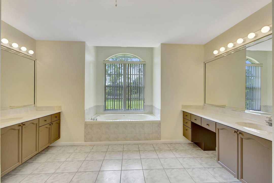 Active With Contract: $3,800 (3 beds, 2 baths, 2652 Square Feet)