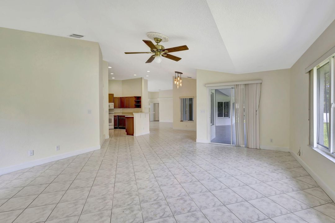 Active With Contract: $3,800 (3 beds, 2 baths, 2652 Square Feet)