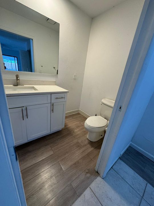 Active With Contract: $1,750 (1 beds, 1 baths, 1176 Square Feet)