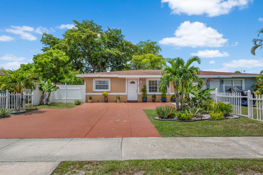 Active With Contract: $383,000 (3 beds, 2 baths, 1036 Square Feet)