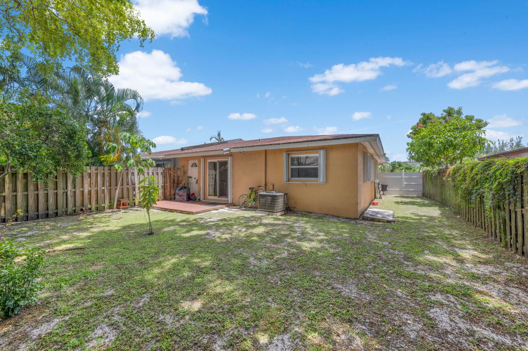 Active With Contract: $383,000 (3 beds, 2 baths, 1036 Square Feet)