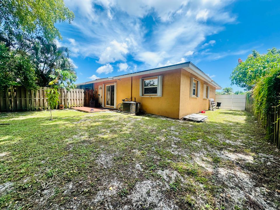 Active With Contract: $383,000 (3 beds, 2 baths, 1036 Square Feet)