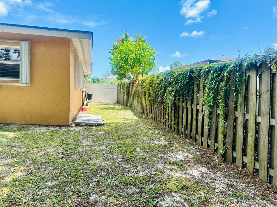 Active With Contract: $383,000 (3 beds, 2 baths, 1036 Square Feet)