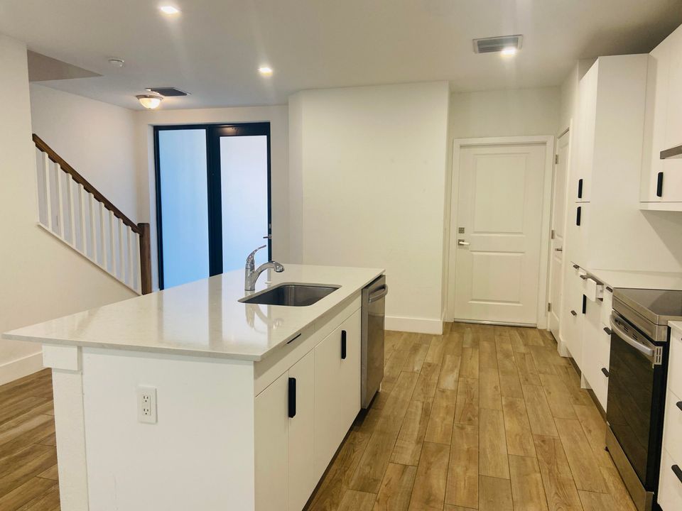 Active With Contract: $3,000 (3 beds, 2 baths, 1858 Square Feet)