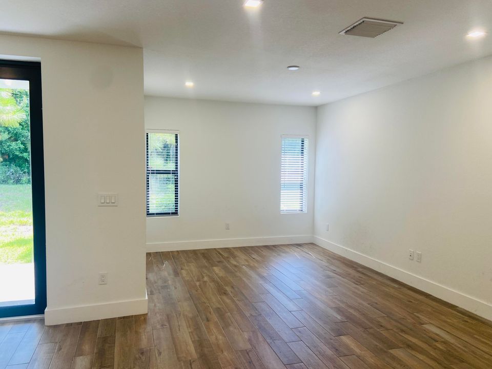 Active With Contract: $3,000 (3 beds, 2 baths, 1858 Square Feet)