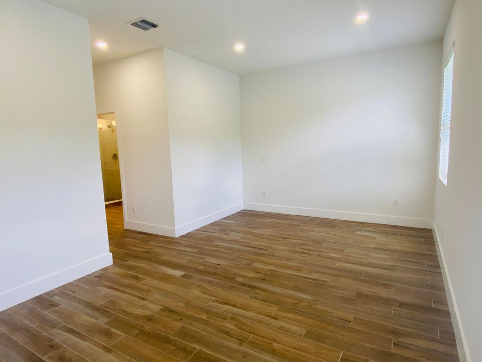 Active With Contract: $3,000 (3 beds, 2 baths, 1858 Square Feet)