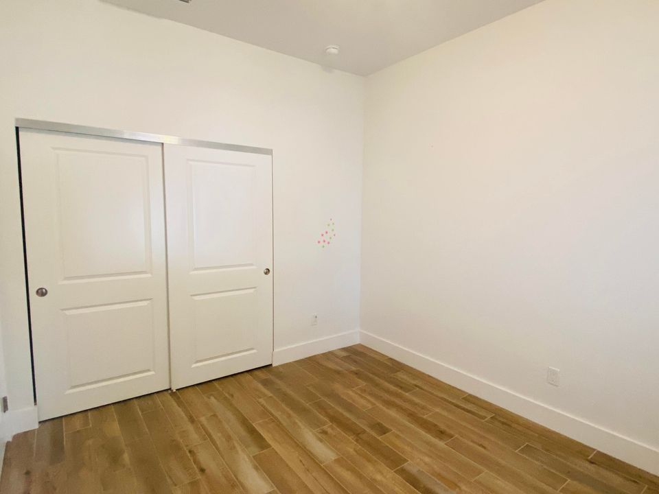 Active With Contract: $3,000 (3 beds, 2 baths, 1858 Square Feet)