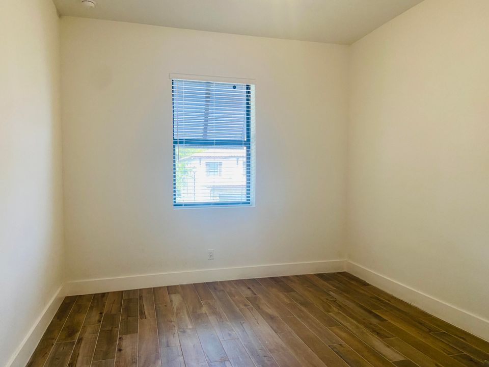 Active With Contract: $3,000 (3 beds, 2 baths, 1858 Square Feet)