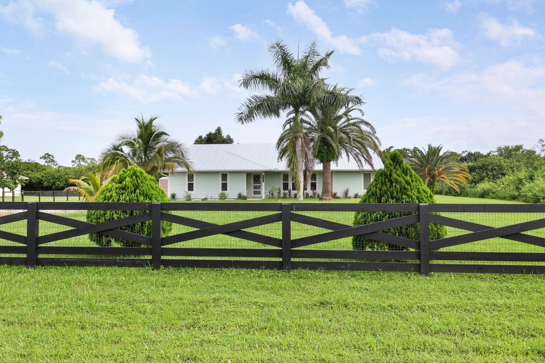 For Sale: $799,000 (4 beds, 2 baths, 2388 Square Feet)