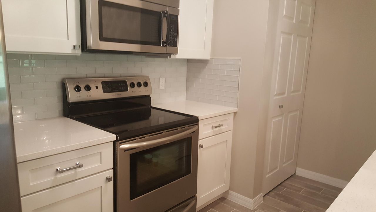 For Sale: $199,000 (2 beds, 2 baths, 967 Square Feet)