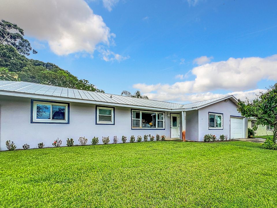 Active With Contract: $595,000 (4 beds, 2 baths, 1804 Square Feet)