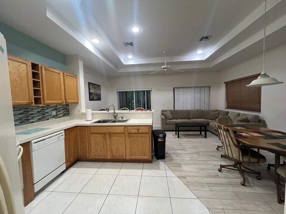 Active With Contract: $1,750 (1 beds, 1 baths, 1312 Square Feet)