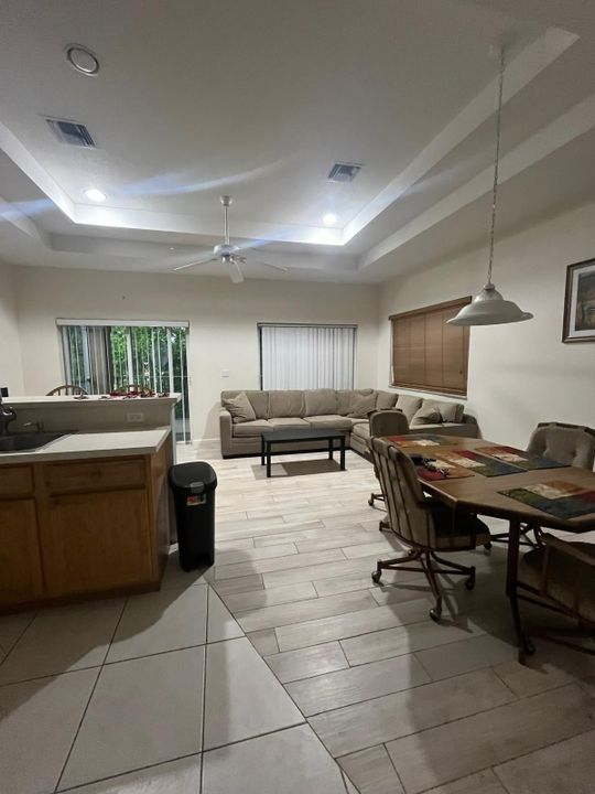 Active With Contract: $1,750 (1 beds, 1 baths, 1312 Square Feet)