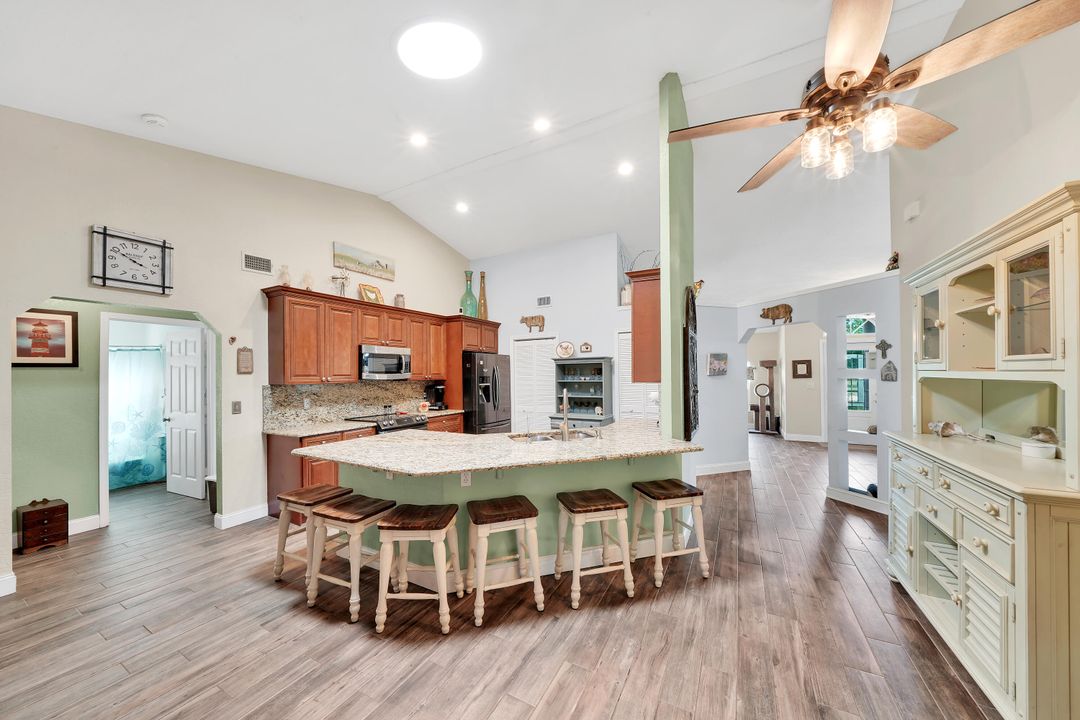 For Sale: $685,000 (3 beds, 2 baths, 1926 Square Feet)