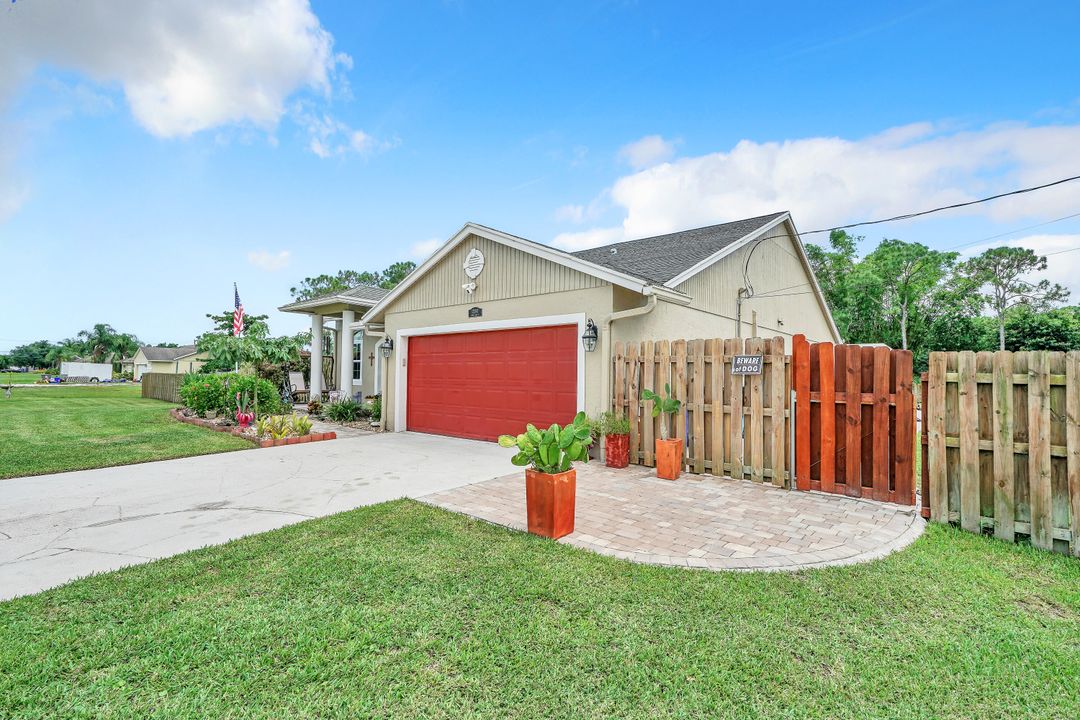 For Sale: $685,000 (3 beds, 2 baths, 1926 Square Feet)