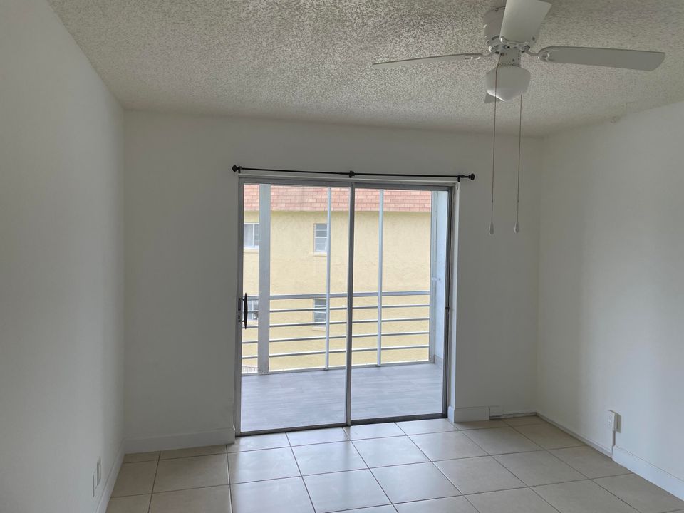 Activo con contrato: $169,900 (2 camas, 1 baños, 825 Pies cuadrados)