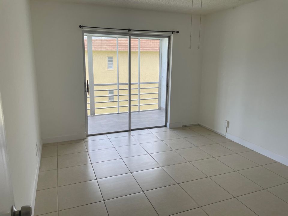 Activo con contrato: $169,900 (2 camas, 1 baños, 825 Pies cuadrados)