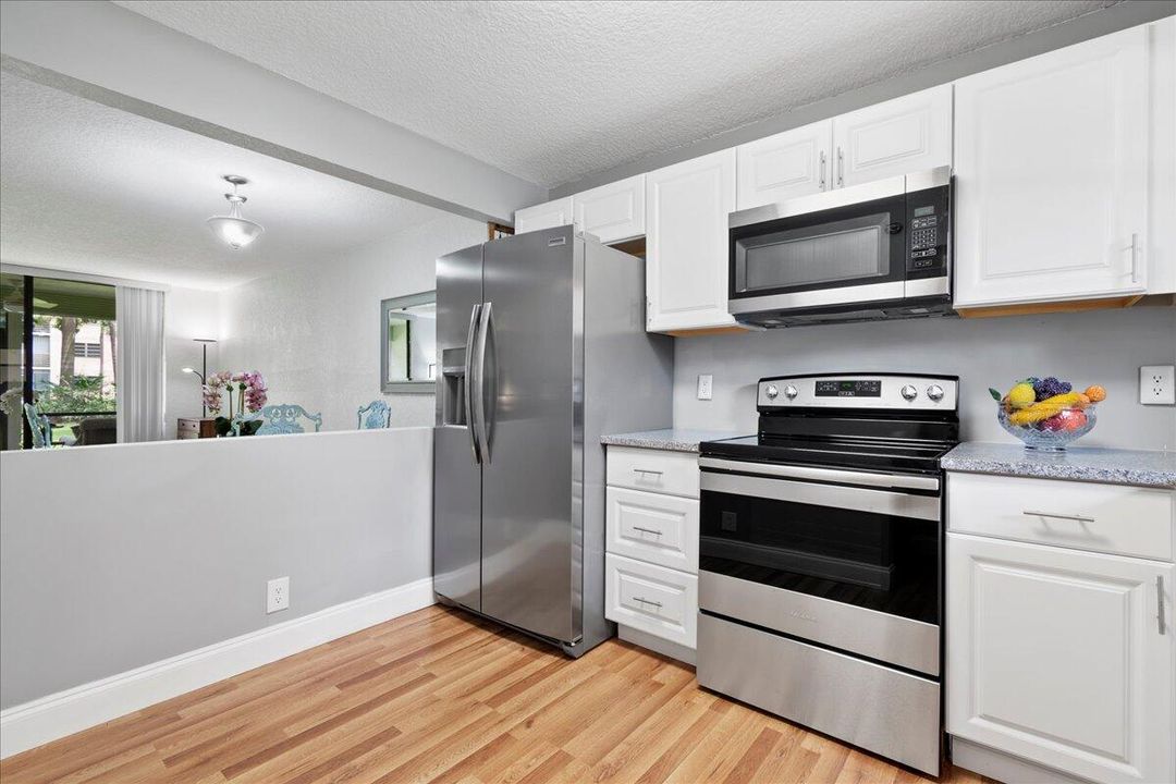 For Sale: $134,900 (1 beds, 1 baths, 900 Square Feet)