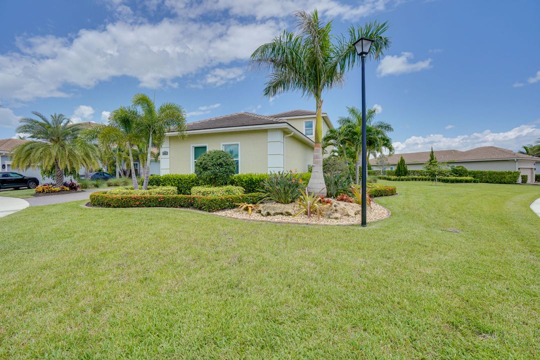 For Sale: $959,000 (3 beds, 3 baths, 3561 Square Feet)