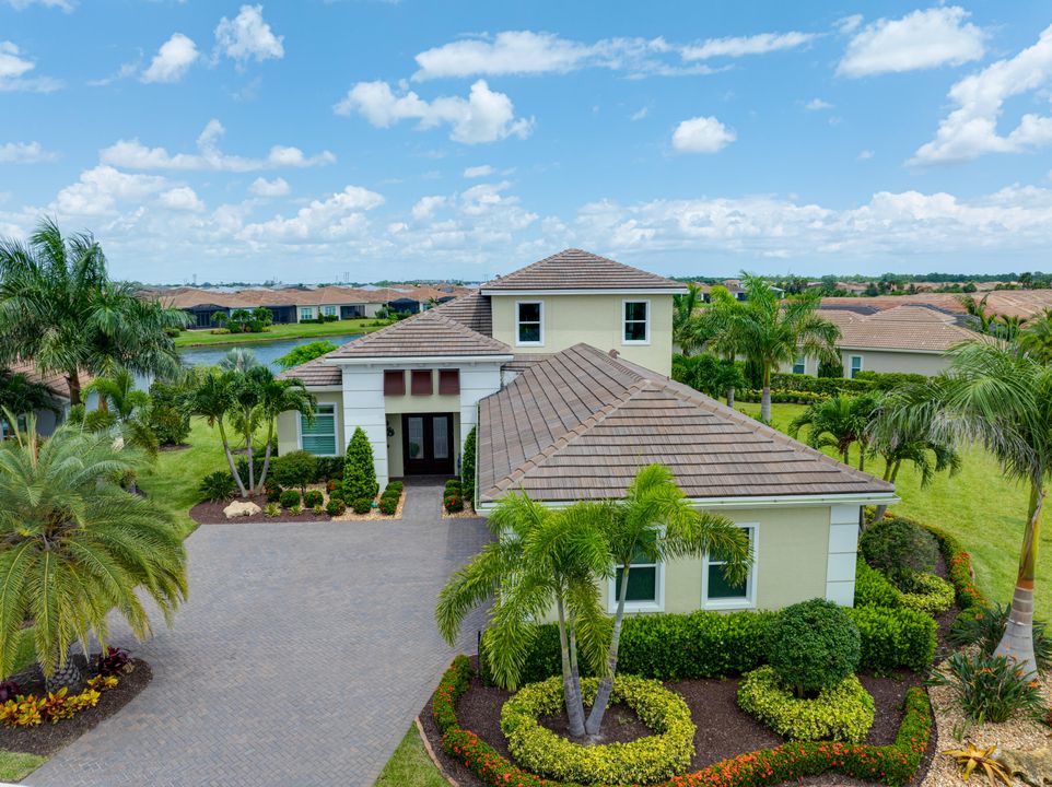 For Sale: $959,000 (3 beds, 3 baths, 3561 Square Feet)