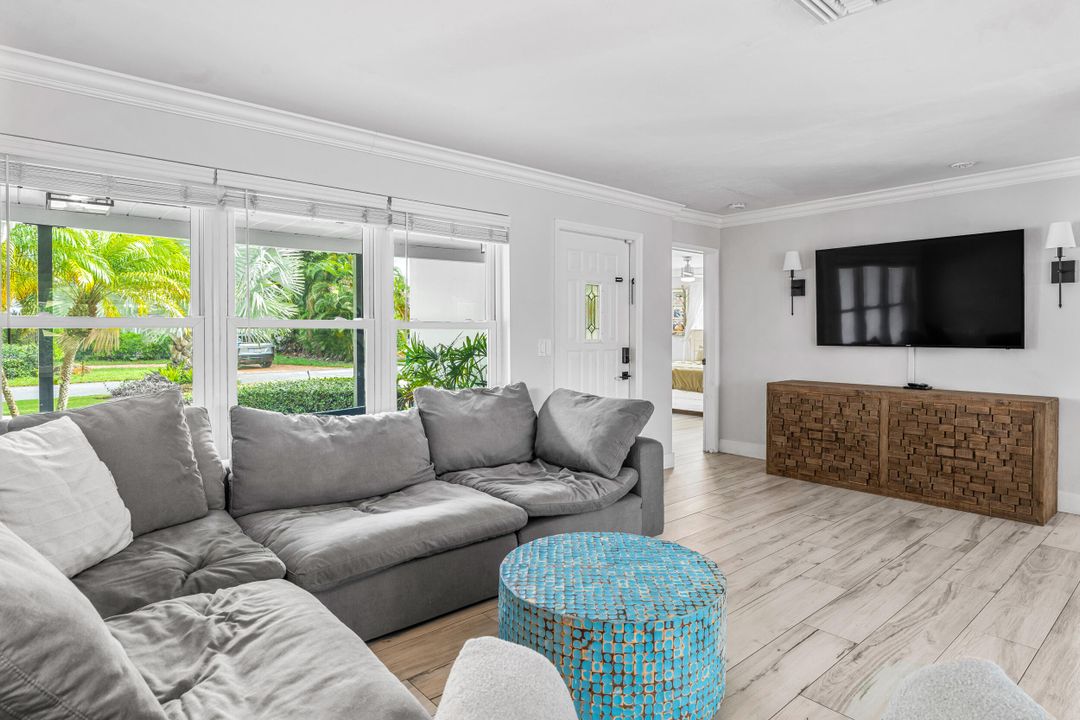 For Sale: $1,099,000 (3 beds, 2 baths, 1756 Square Feet)