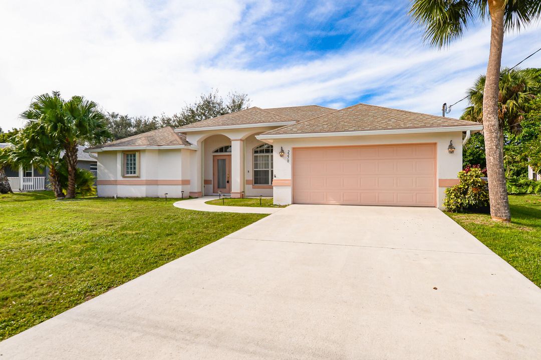 Active With Contract: $2,900 (3 beds, 2 baths, 1799 Square Feet)